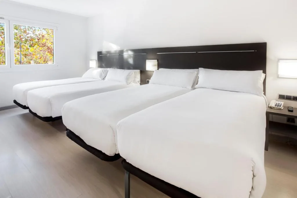Quarto Quádruplo — B&B HOTEL Barcelona Rubí