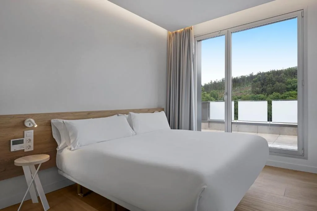 Habitación Doble con terraza — B&B HOTEL Castro Urdiales