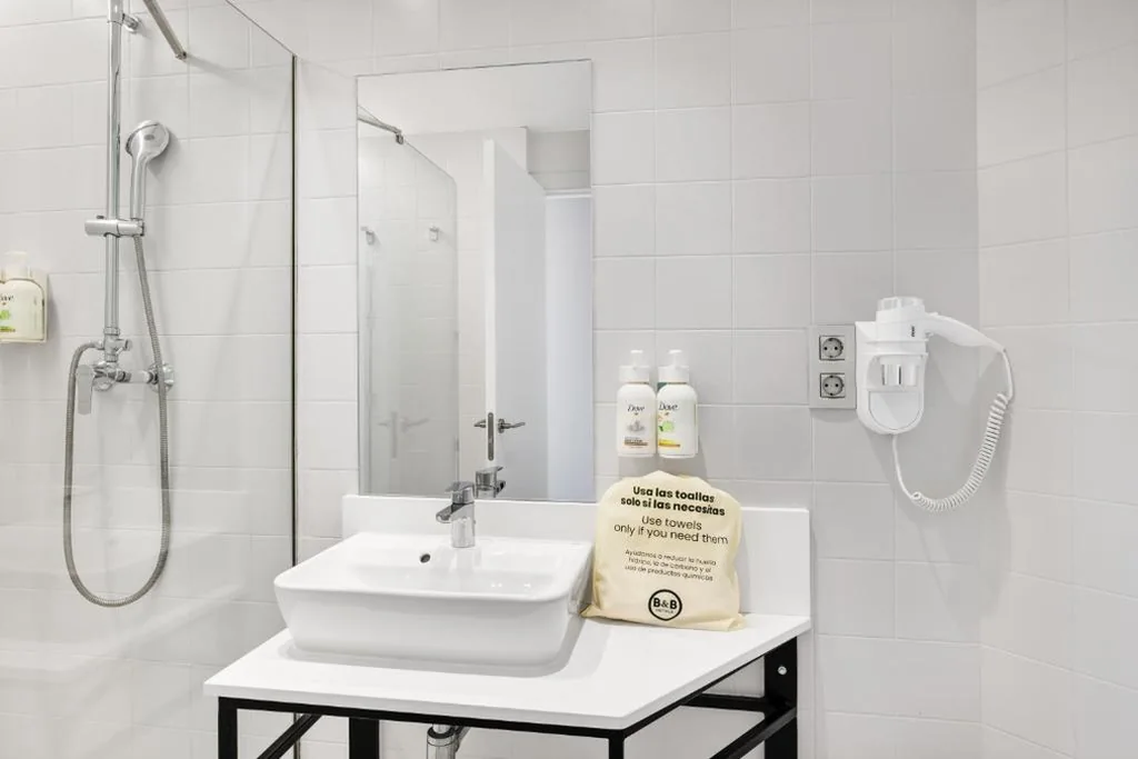 Twin Room — B&B HOTEL Granada