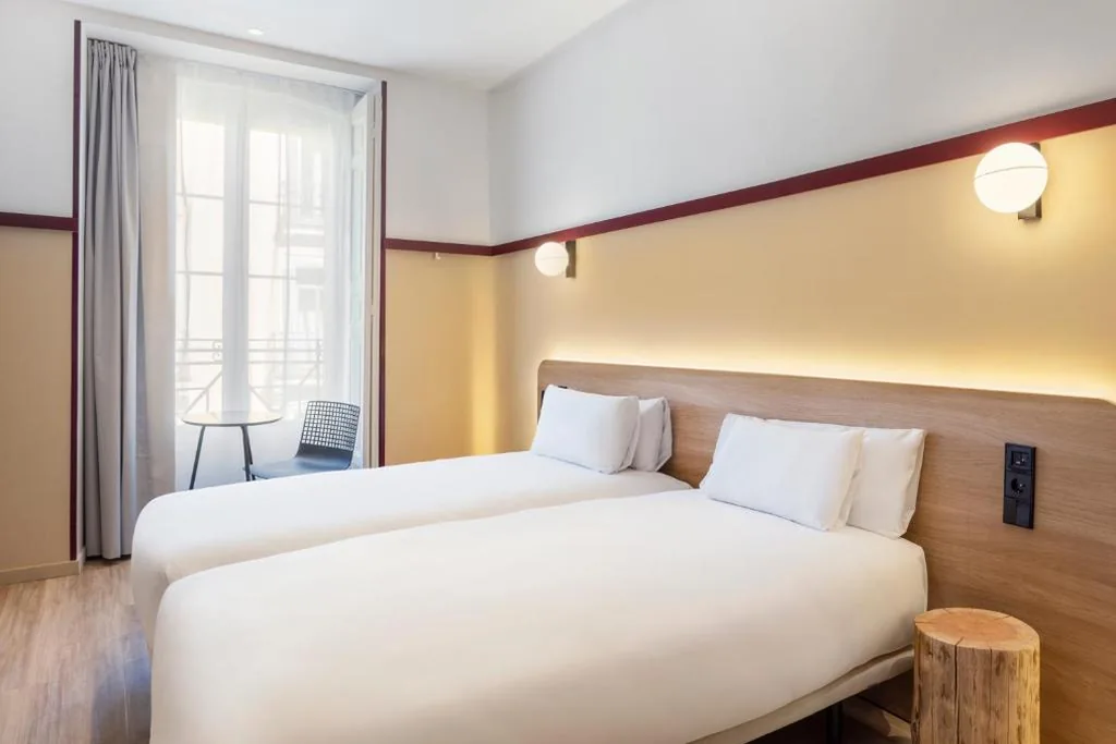 Tweepersoonskamer met 2 bedden — B&B HOTEL Madrid Centro Plaza Mayor