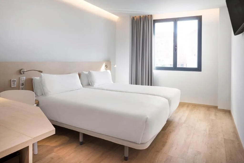 Tweepersoonskamer met 2 bedden — B&B HOTEL Málaga Centro