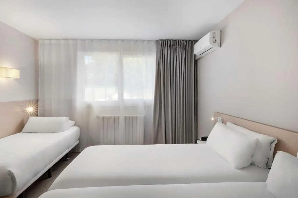 Dreibettzimmer — B&B HOTEL Oviedo