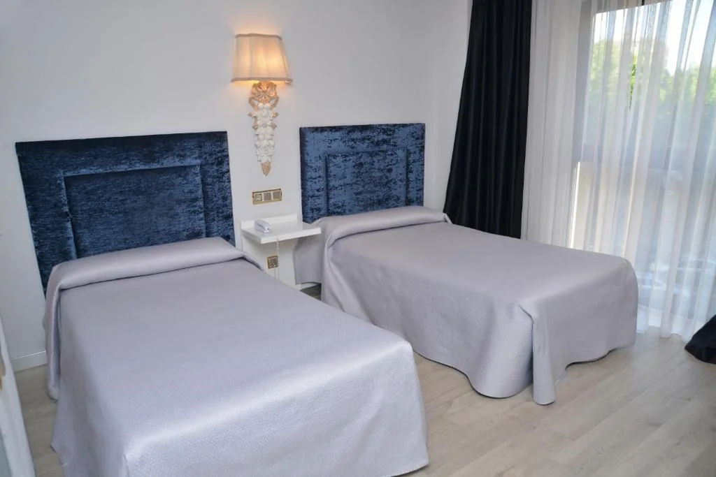 Habitación Doble - 2 camas — B&B HOTEL Salamanca Centro Artheus