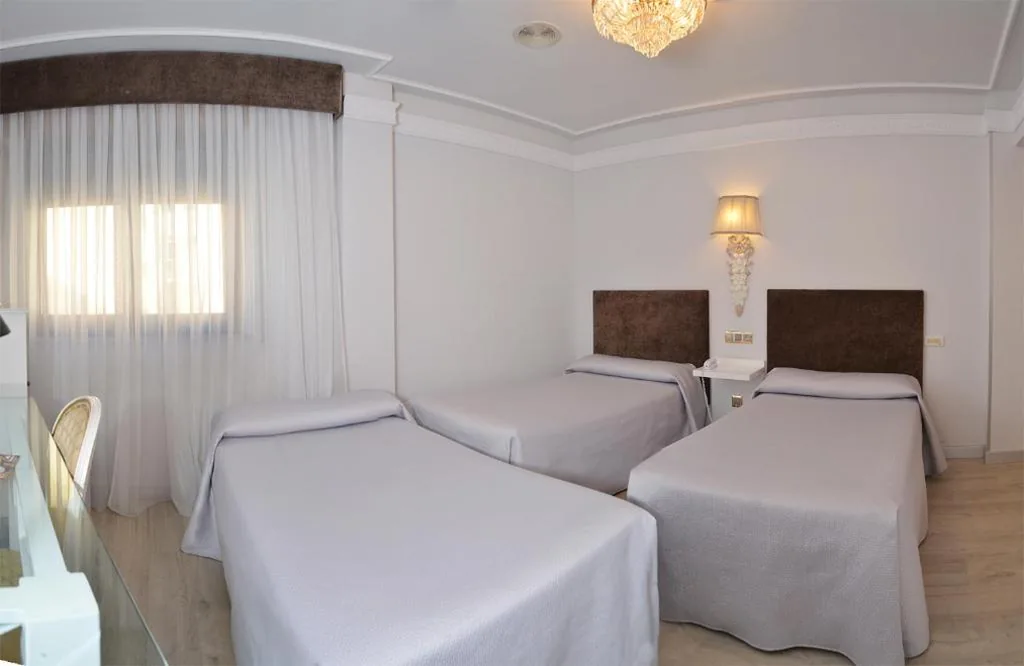 Habitación Triple - 3 camas — B&B HOTEL Salamanca Centro Artheus