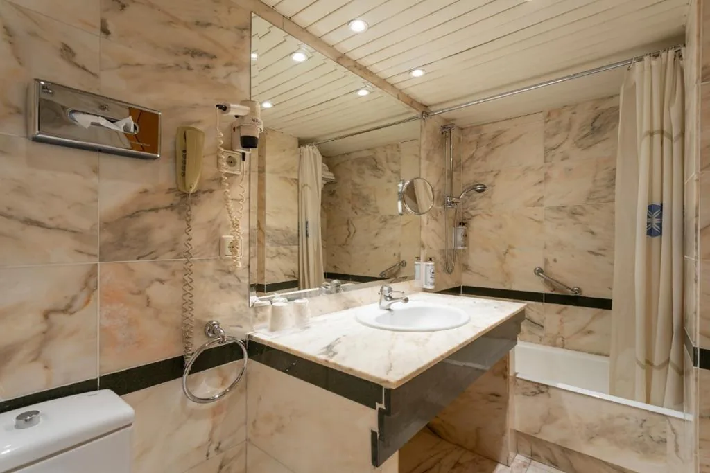 Camera doppia con 2 letti — B&B HOTEL Salamanca Santa Marta de Tormes
