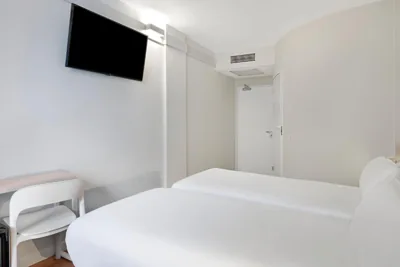 B&B HOTEL Zaragoza Centro — photo 10