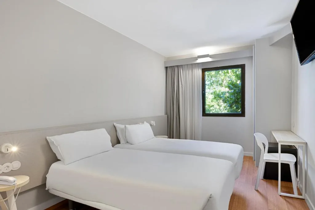 Chambre triple Basique — B&B HOTEL Zaragoza Centro