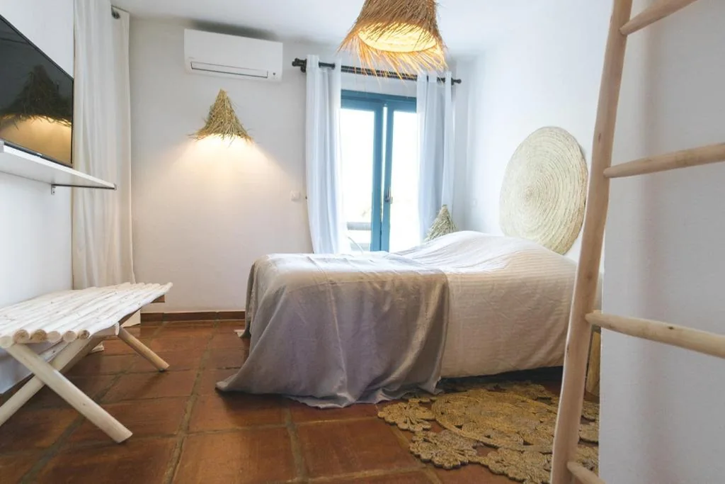 Camera matrimoniale con vista sulle montagne — B&B Muse Marbella