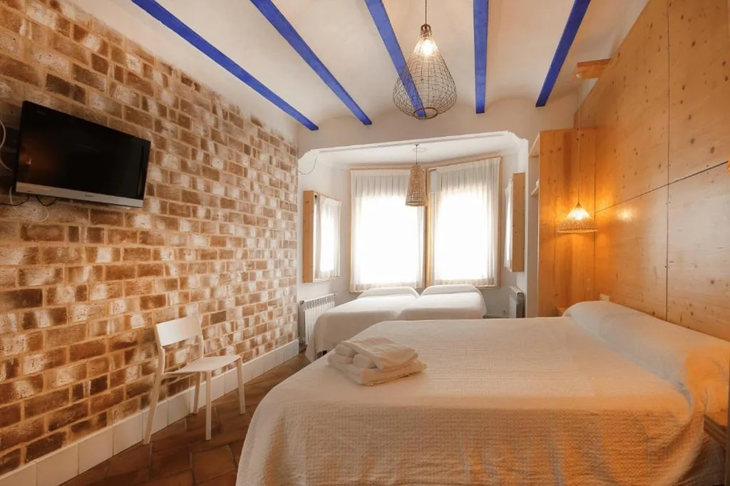 Camera Familiare con bagno privato — B&B Sant Pol - Adults Only