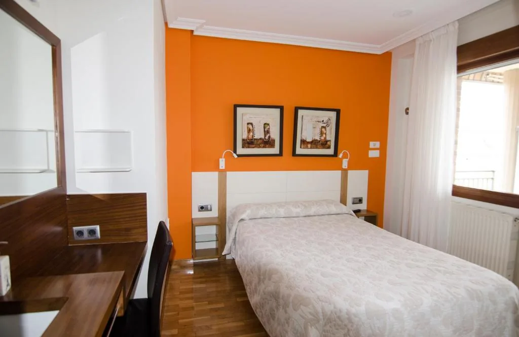 Doppelzimmer mit eigenem Bad — B&B Zaldu