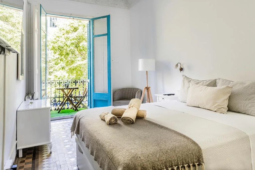 Deluxe Double Room with Balcony — B-Garden BCN