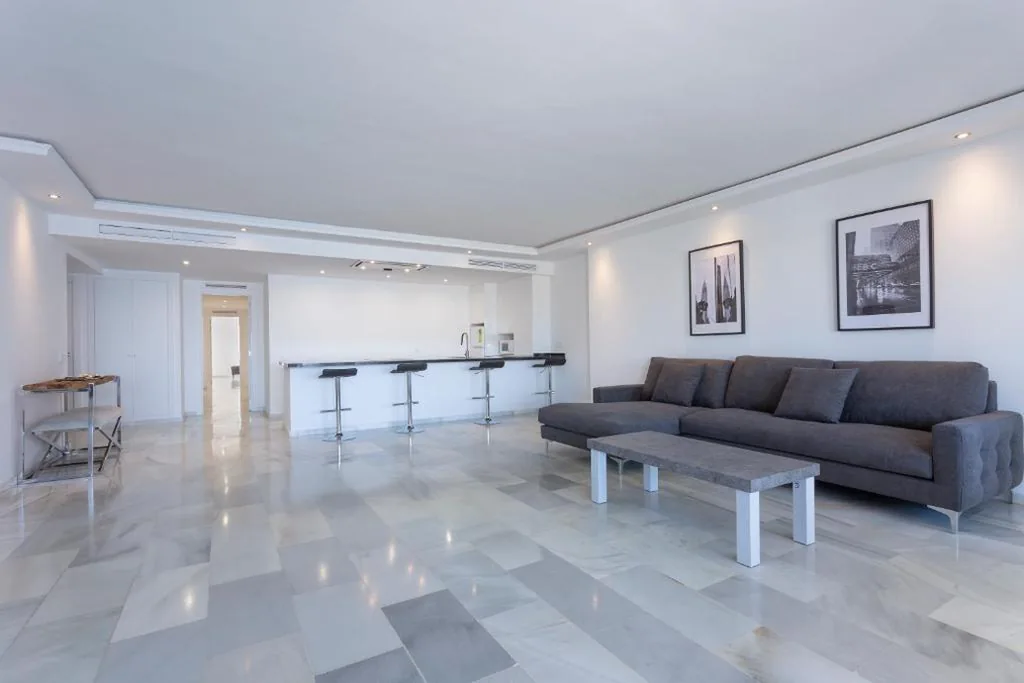 Deluxe Apartment mit 3 Schlafzimmern und Meerblick — B51 Executive Flats Marbella