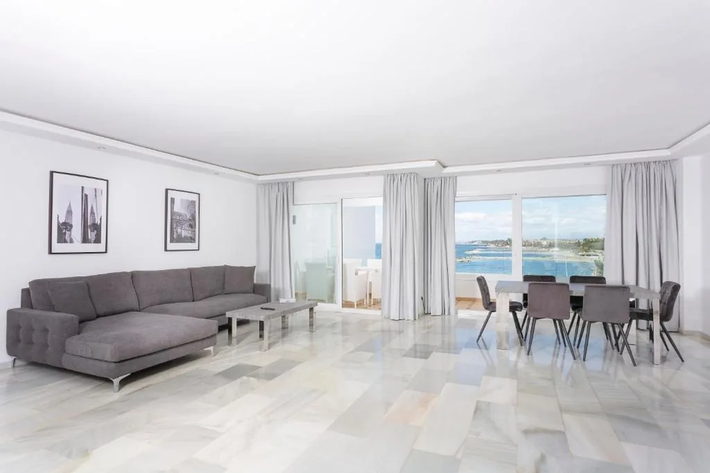Deluxe Apartment mit 4 Schlafzimmern, Meerblick und Whirlpool-Badewanne — B51 Executive Flats Marbella