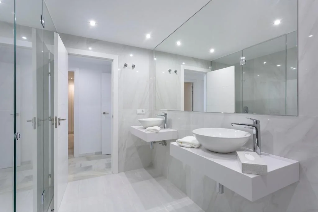 Deluxe Apartment mit 4 Schlafzimmern und Meerblick — B51 Executive Flats Marbella