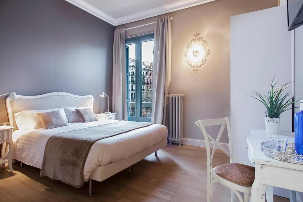 Habitación Doble Deluxe con balcón — BacHome Gallery B&B