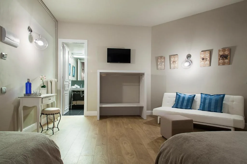 Habitación Triple — BacHome Gallery B&B