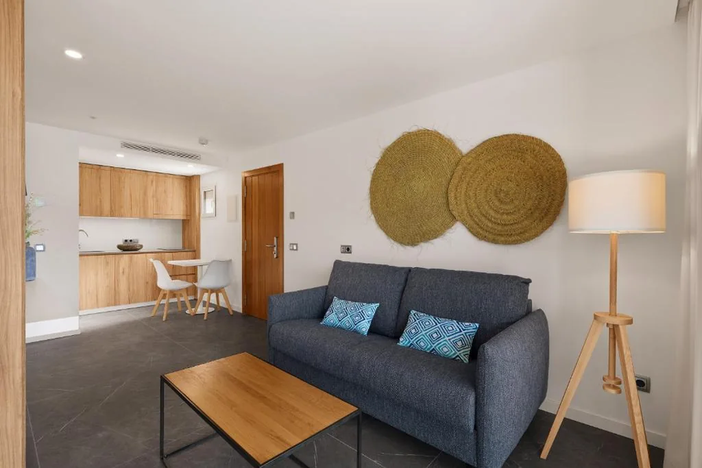 Suite con vistas laterales al mar — Bahia Suites Camp de Mar