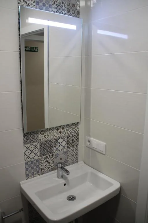 Habitación Doble con baño privado — Baixo a Lua Rooming