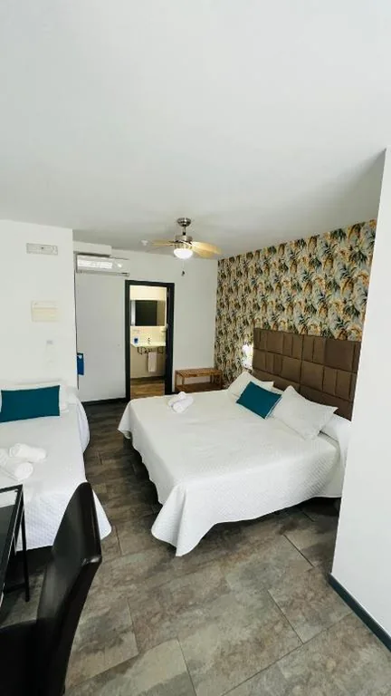 Camera tripla con vista — Bajondillo Beach Cozy Inns