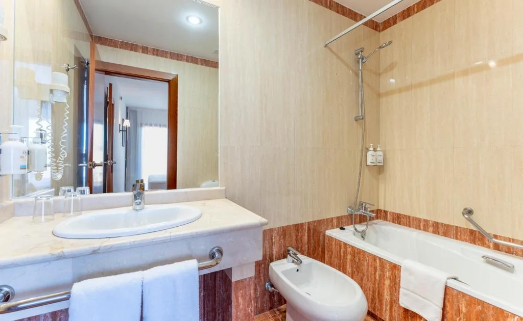 Camera Familiare Comfort (3 adulti) — Bakour Oh Nice Costa del Sol