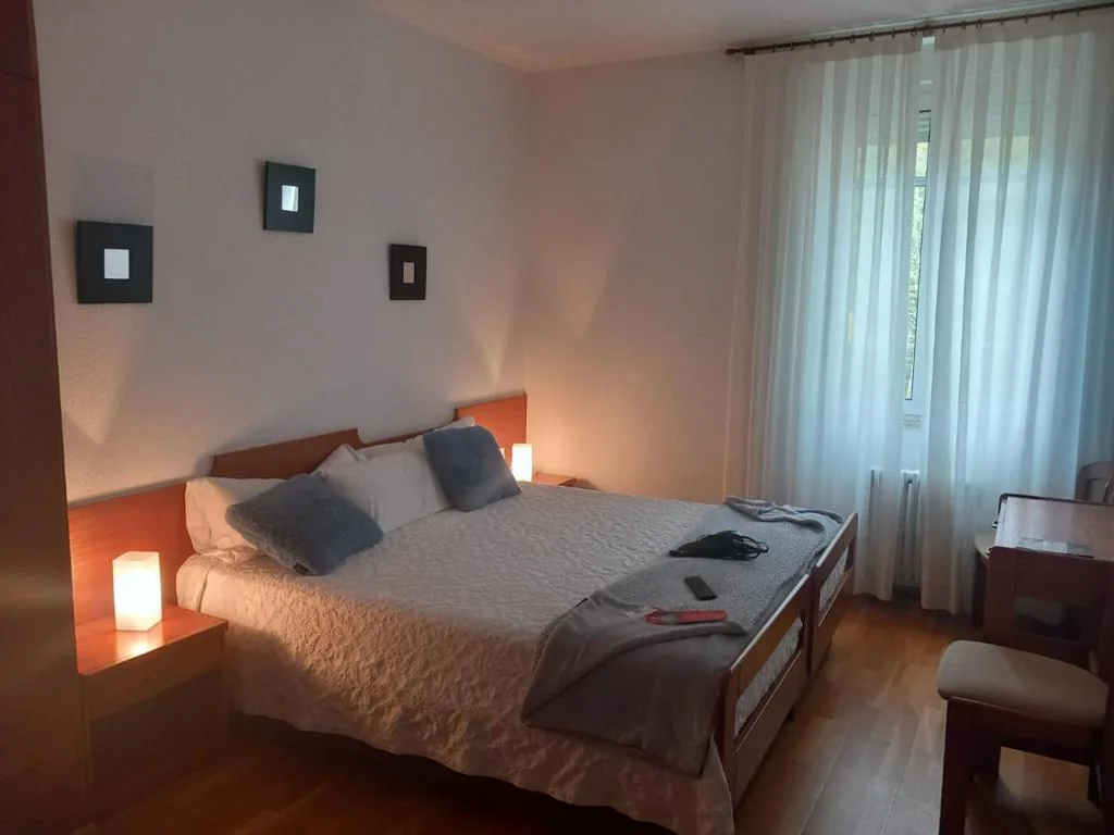 Quarto Duplo com Casa de Banho Privativa - 2 camas — Balneario Casa Pallotti