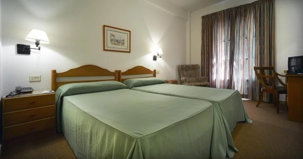 ダブルルーム クラシック スパアクセス付き – ベッド1台または2台 — Balneario de Archena - Hotel León