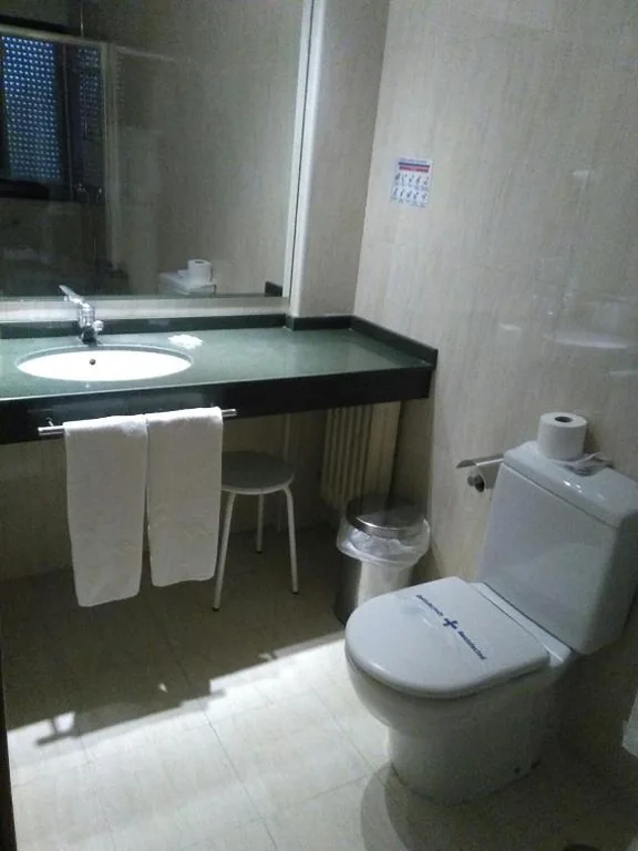 Doppelzimmer mit 2 Betten — Balneario de Ledesma