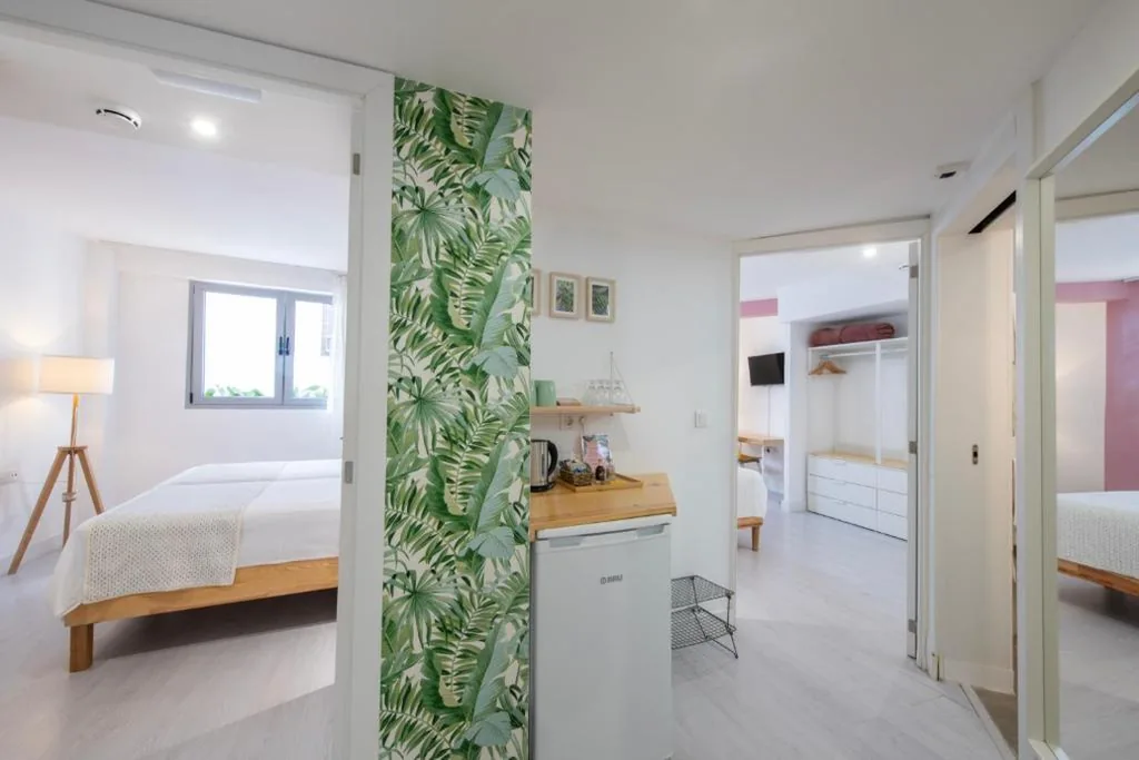 Habitación Cuádruple adaptada para personas con discapacidad — Banana Garden La Palma