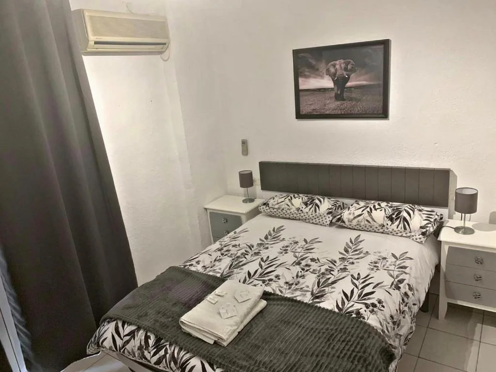 Habitación Doble con baño privado — Barbieri Granada Pensión