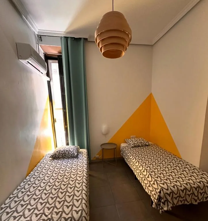 Double Room with Shared Bathroom - 2 Beds — Barbieri Sol Hostel