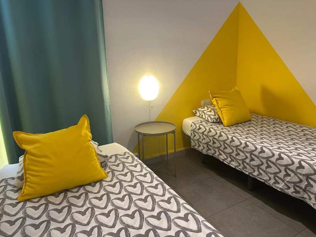 Standard Room with Shared Bathroom - 2 Beds — Barbieri Sol Hostel