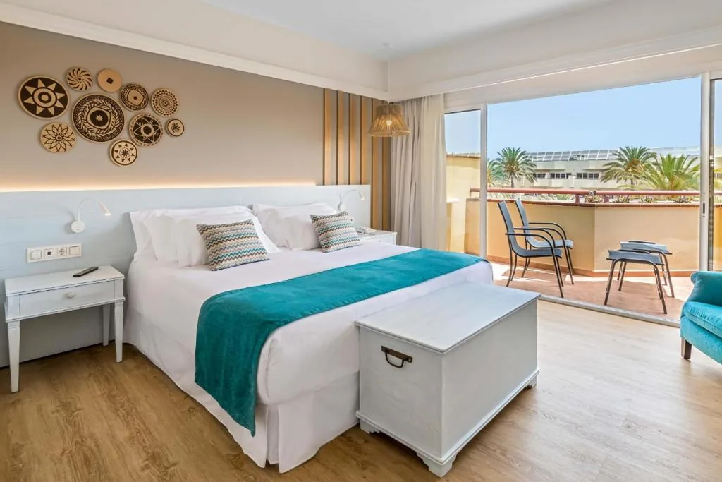 Habitación Doble con vistas a la piscina — Barceló Corralejo Bay - Adults Only