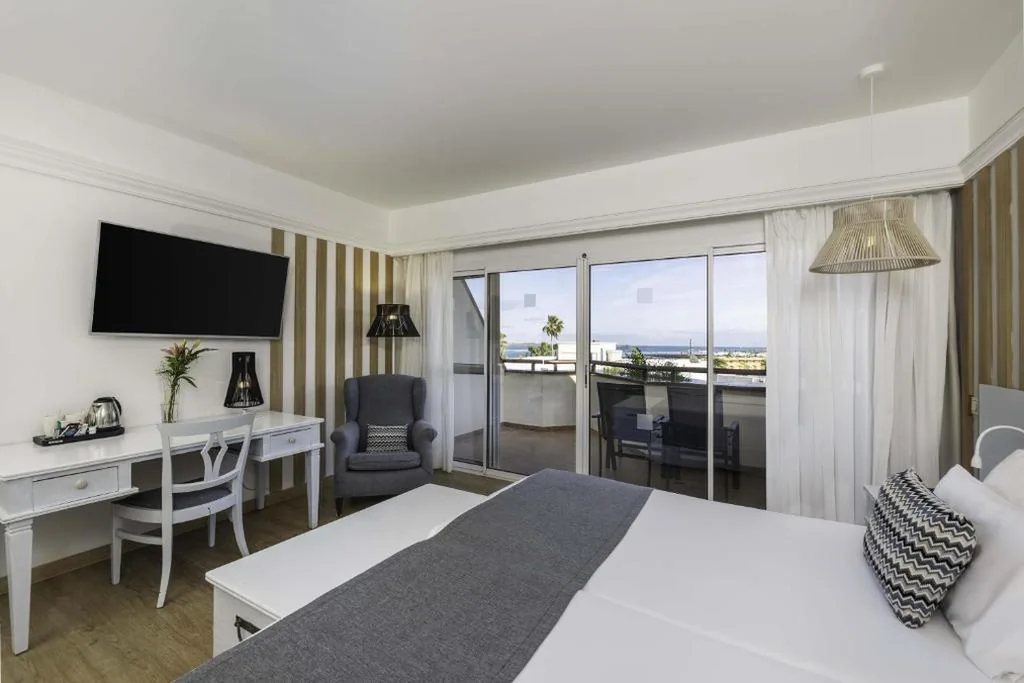 Habitación Doble con vistas laterales al mar - 1 o 2 camas — Barceló Corralejo Bay - Adults Only