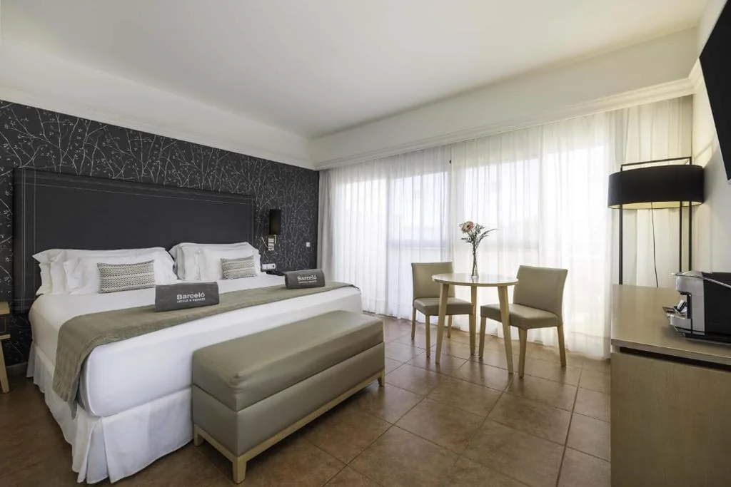 Suite con bañera de hidromasaje — Barceló Corralejo Bay - Adults Only