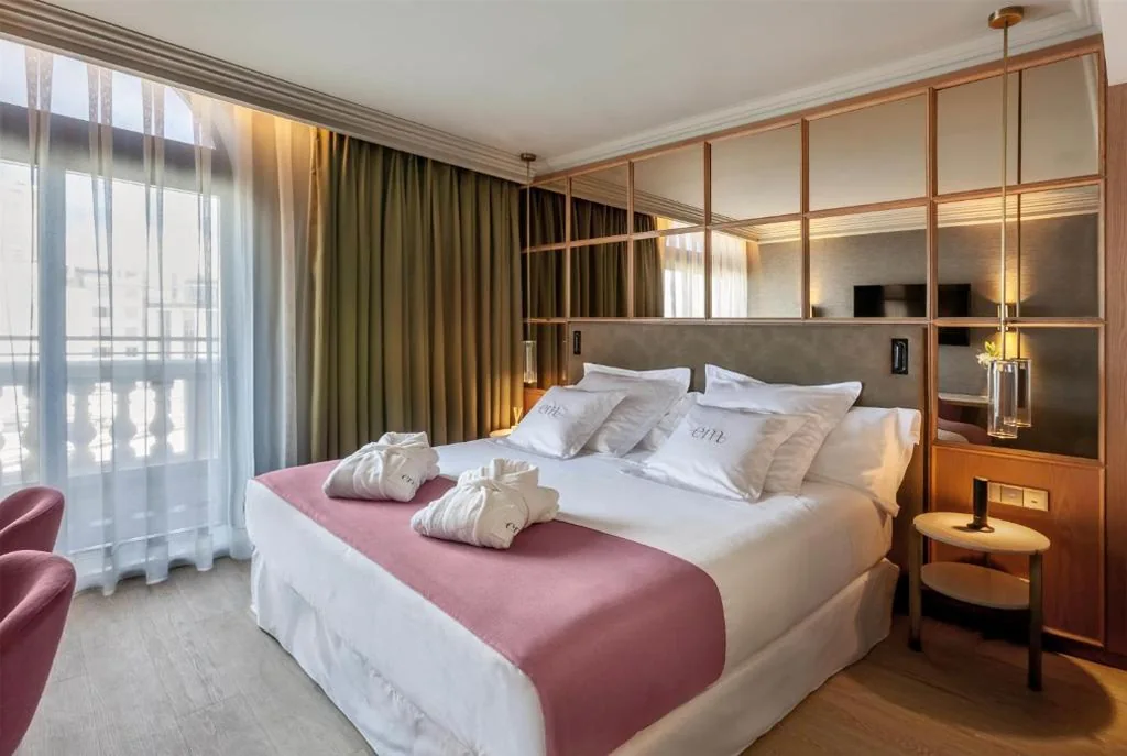 Habitación Doble Premium con cama grande y balcón — Barceló Emperatriz