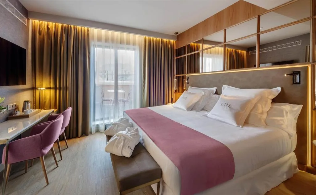 Habitación Doble Premium con terraza - 1 cama extragrande — Barceló Emperatriz