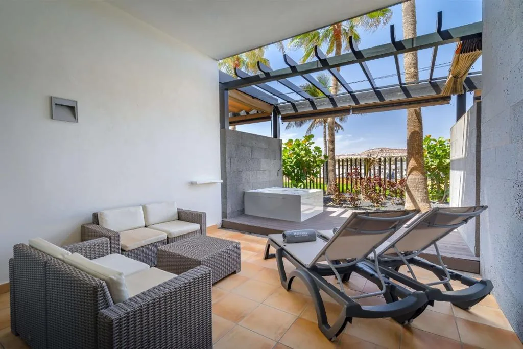 Junior Suite Deluxe con vistas al mar y bañera de hidromasaje — Barceló Fuerteventura Castillo