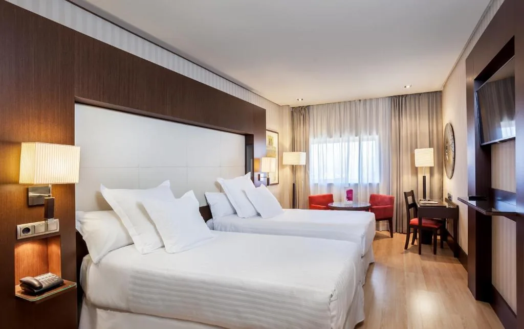 Junior Suite Familiare (2 adulti + 2 bambini) — Barceló Granada Congress