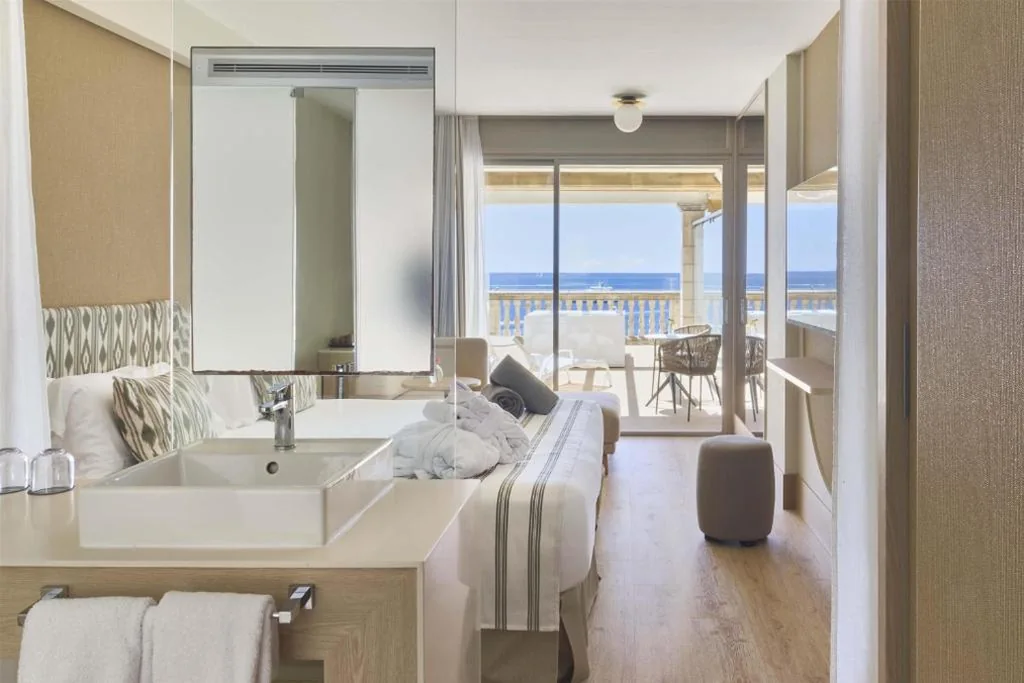 Quarto Duplo Deluxe com banheira de hidromassagem — Barceló Illetas Albatros - Adults Only
