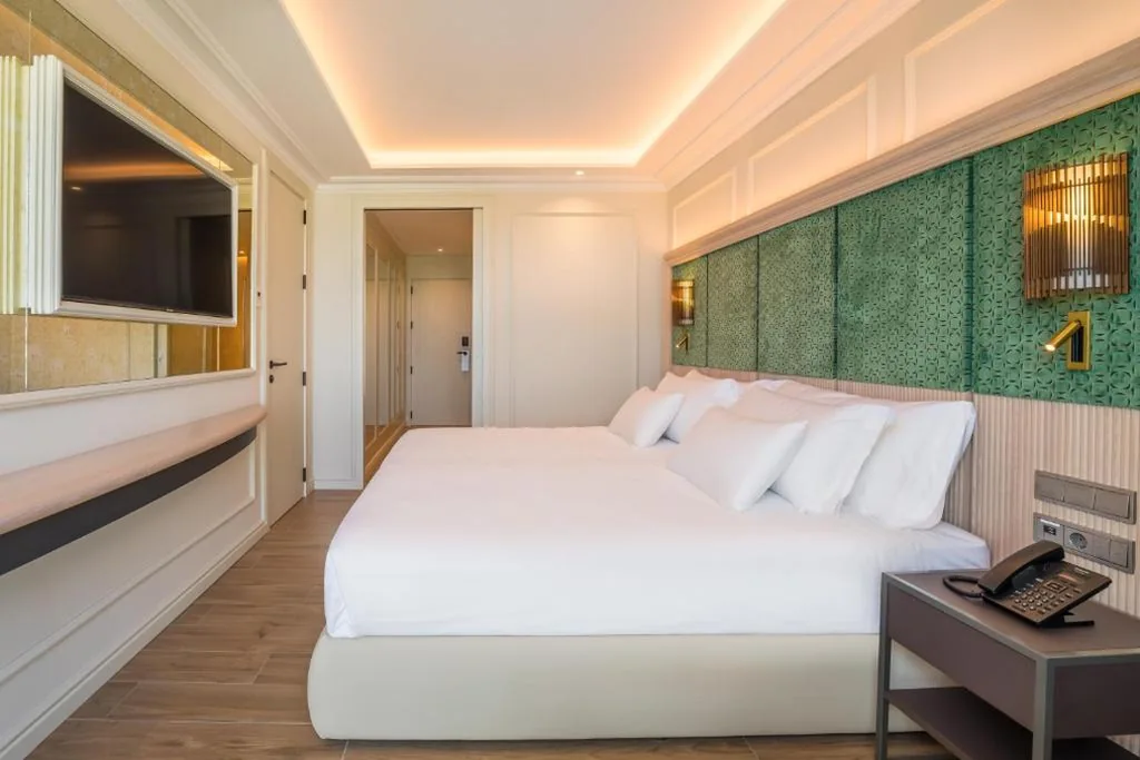 Habitación Doble Superior con vistas a la piscina - 1 o 2 camas — Barceló La Nucía Palms - Adults Recommended