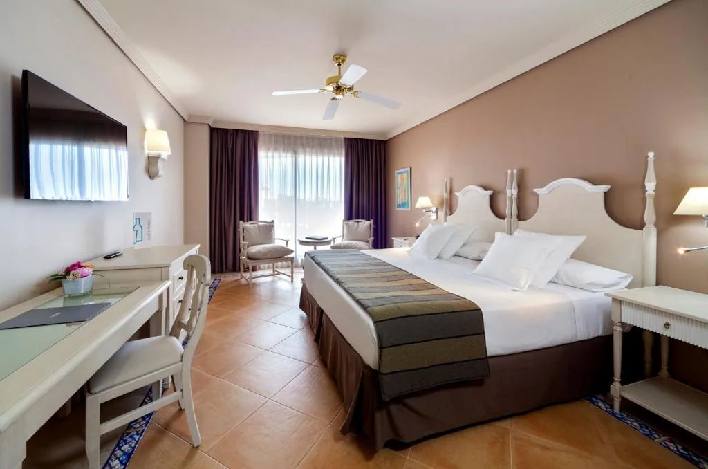 Chambre double supérieure avec vue sur la piscine - 1 ou 2 lits — Barceló Marbella