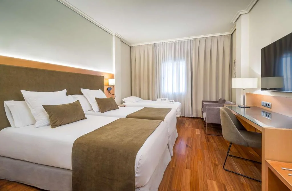 Habitación Triple Superior (2 adultos + 1 niño) — Barceló Murcia Siete Coronas