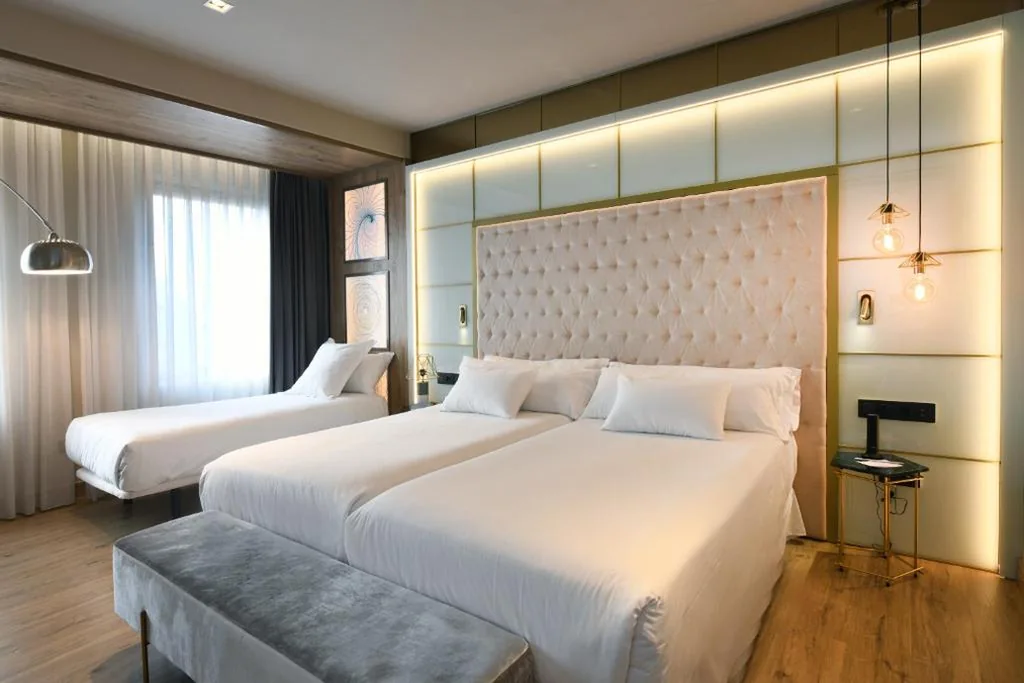 Superior Double Room with Extra Bed — Barceló Ourense