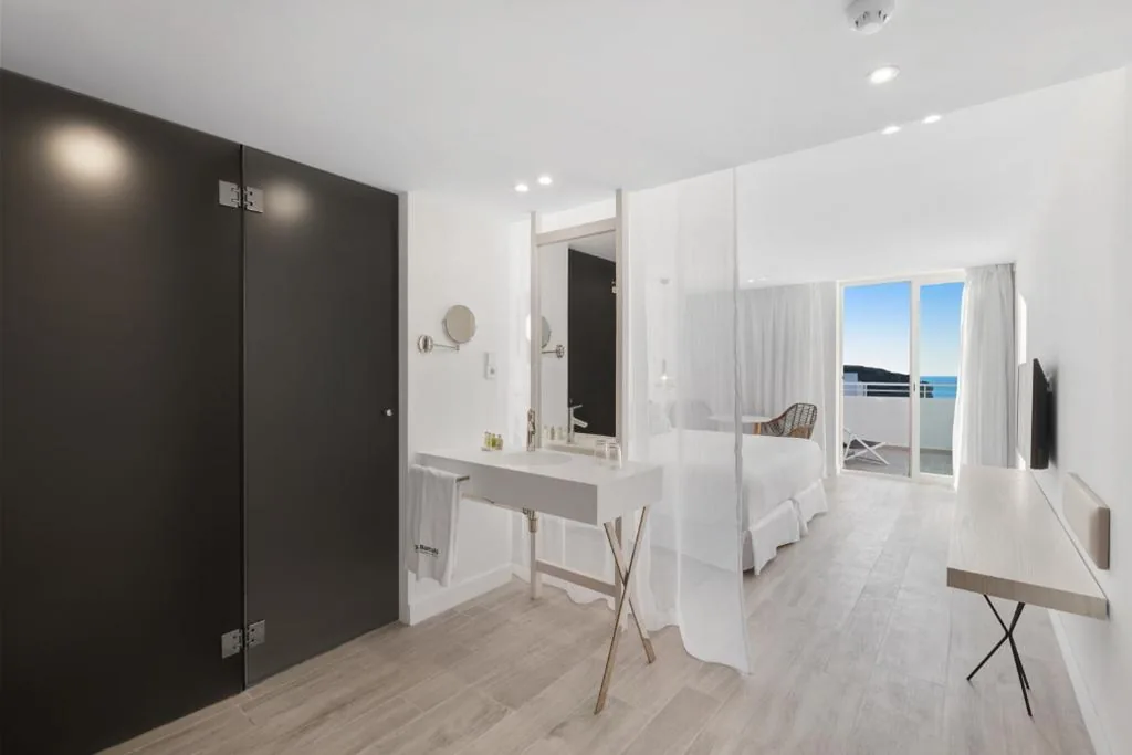 Junior Suite mit Meerblick — Barceló Portinatx - Adults Only