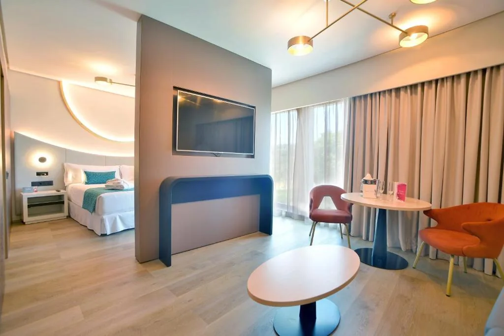 Suite Familiar Deluxe（大人2名＋子ども1名） — Barceló Sevilla Renacimiento