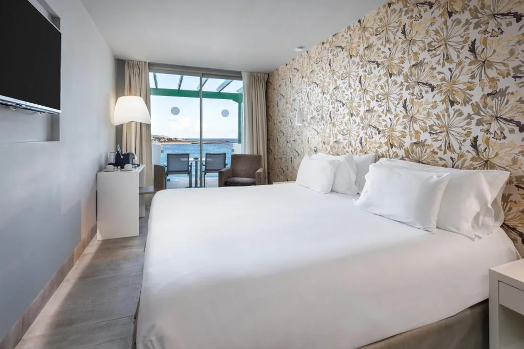 Habitación Doble Deluxe con balcón y vistas al mar — Barceló Teguise Beach - Adults Only