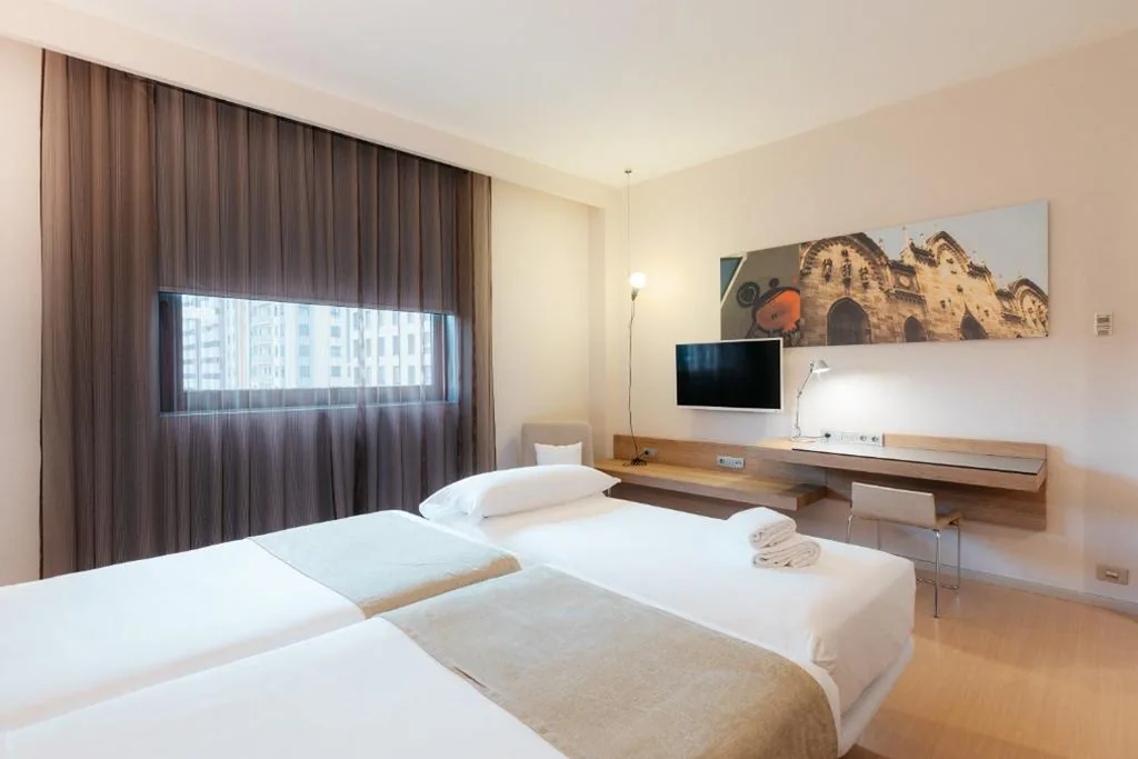 Habitación Doble Deluxe - 1 o 2 camas (3 adultos) — Barceló Valencia
