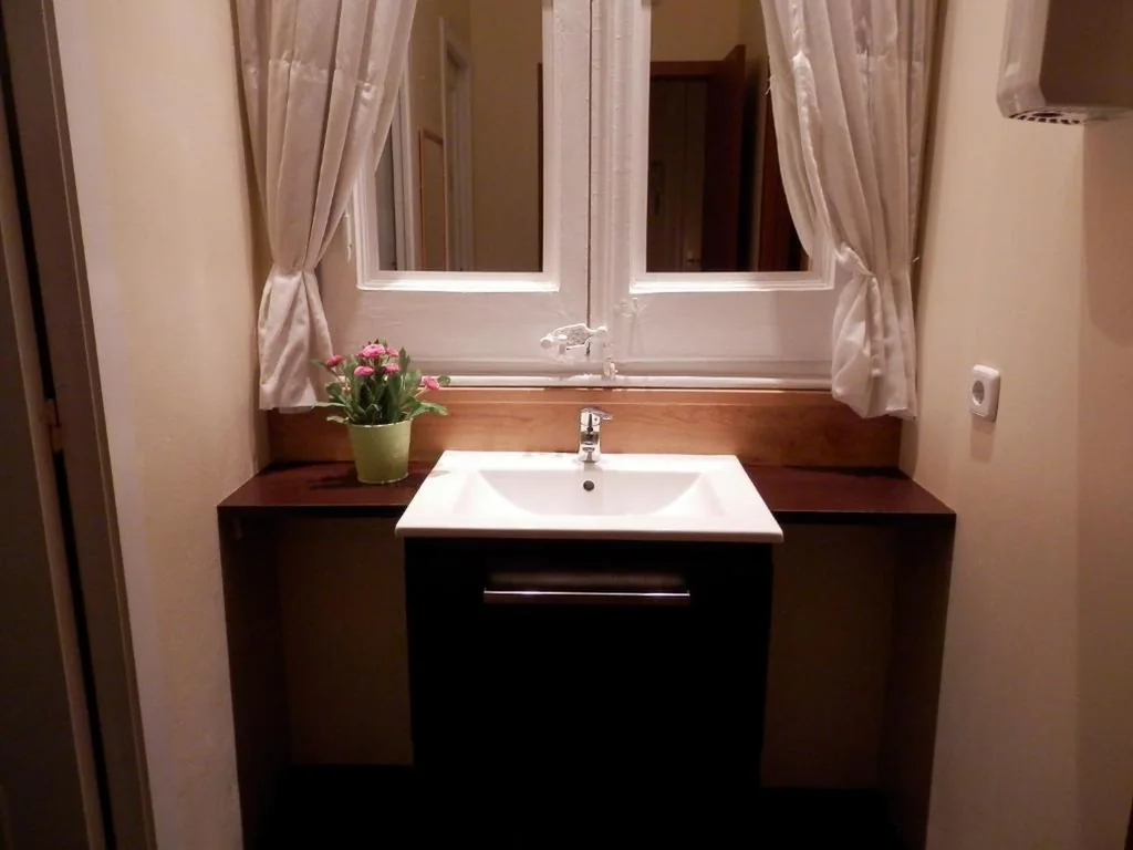 Barcelona Central Garden Hostal