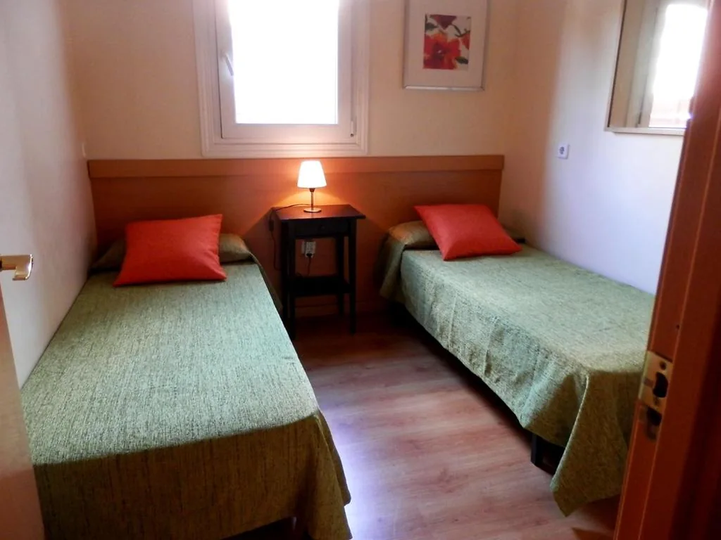 Camera doppia Basic con bagno in comune - 2 letti — Barcelona Central Garden Hostal