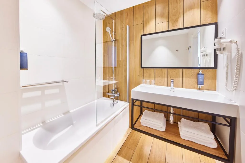 Doppelzimmer mit Zustellbett - 3 Betten — Barcelona Century Hotel